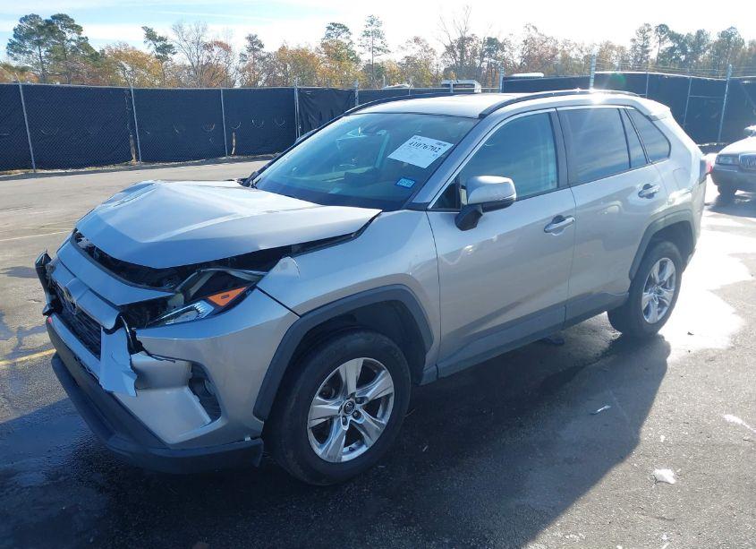 Photo 2 of 2019 Toyota Rav4 XLE (VIN 2T3W1RFV5KW052298)