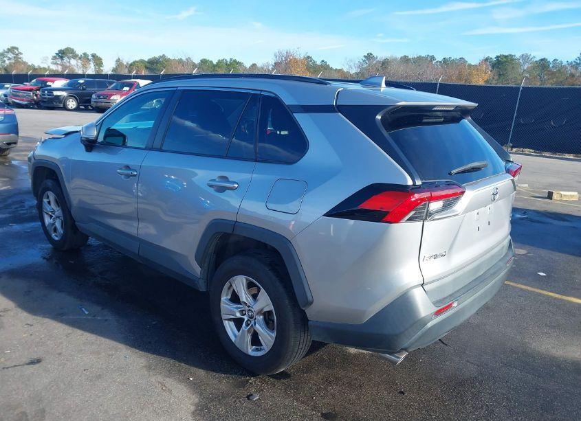 Photo 3 of 2019 Toyota Rav4 XLE (VIN 2T3W1RFV5KW052298)