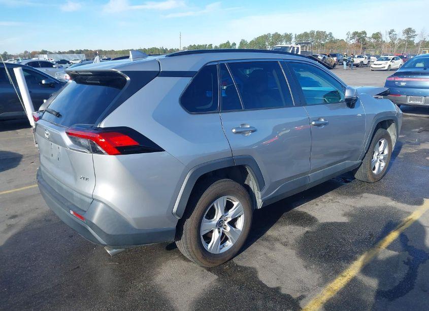 Photo 4 of 2019 Toyota Rav4 XLE (VIN 2T3W1RFV5KW052298)