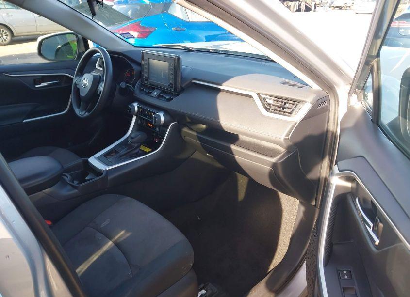 Photo 5 of 2019 Toyota Rav4 XLE (VIN 2T3W1RFV5KW052298)