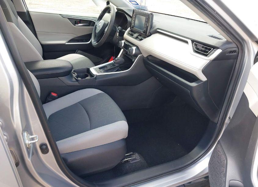 Photo 5 of 2020 Toyota Rav4 XLE (VIN 2T3W1RFV5LW086954)