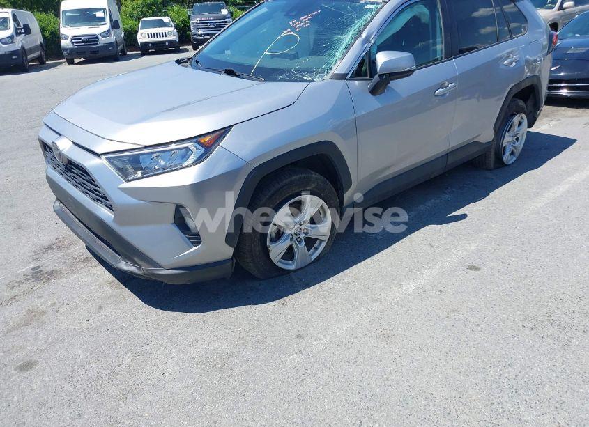 Photo 2 of 2021 Toyota Rav4 XLE (VIN 2T3W1RFV5MC086889)