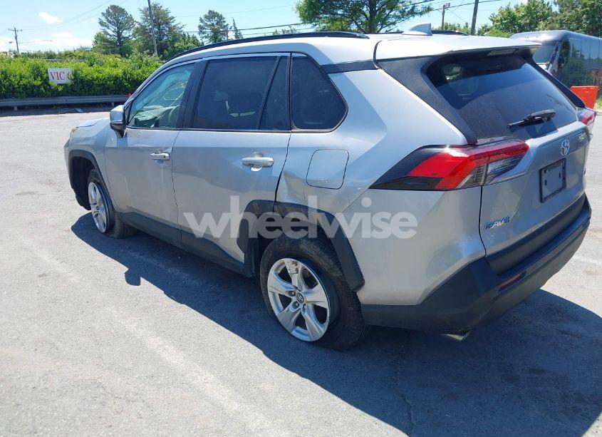 Photo 3 of 2021 Toyota Rav4 XLE (VIN 2T3W1RFV5MC086889)