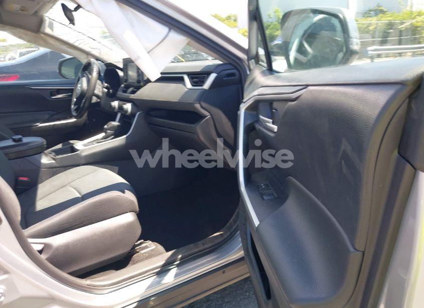 Photo 5 of 2021 Toyota Rav4 XLE (VIN 2T3W1RFV5MC086889)