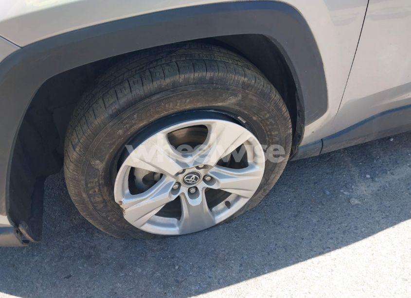 Photo 6 of 2021 Toyota Rav4 XLE (VIN 2T3W1RFV5MC086889)