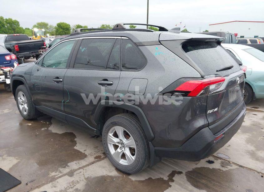 Photo 3 of 2021 Toyota Rav4 XLE (VIN 2T3W1RFV5MC091333)