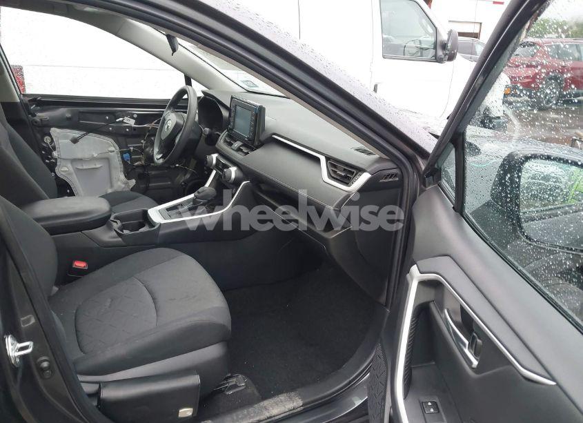 Photo 5 of 2021 Toyota Rav4 XLE (VIN 2T3W1RFV5MC091333)