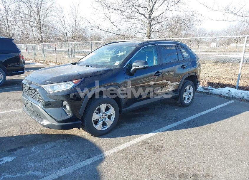 Photo 2 of 2021 Toyota Rav4 XLE (VIN 2T3W1RFV5MC157797)