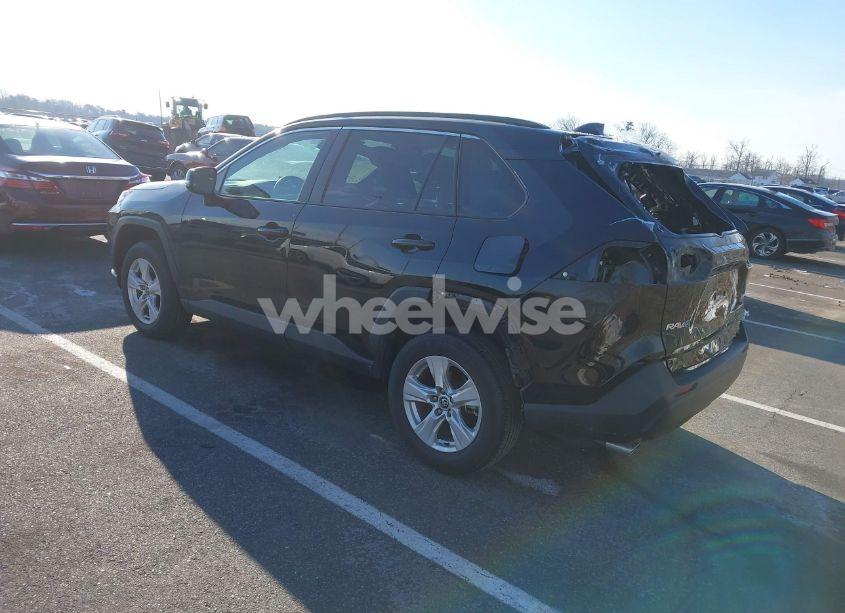 Photo 3 of 2021 Toyota Rav4 XLE (VIN 2T3W1RFV5MC157797)