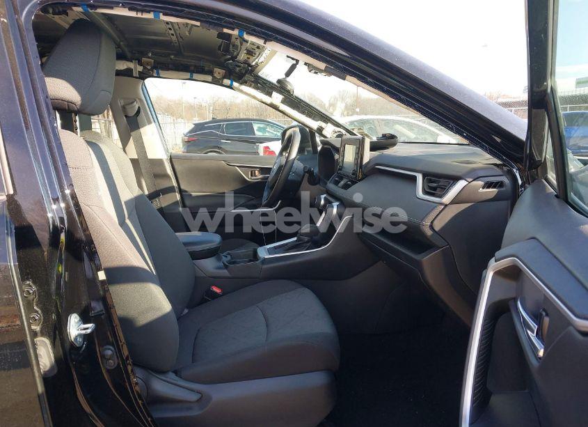 Photo 5 of 2021 Toyota Rav4 XLE (VIN 2T3W1RFV5MC157797)