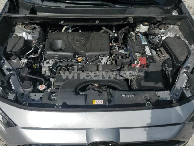 Photo 3 of 2021 TOYOTA RAV4 XLE (VIN 2T3W1RFV5MW118092)