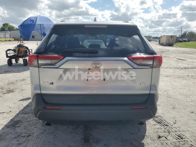 Photo 6 of 2021 TOYOTA RAV4 XLE (VIN 2T3W1RFV5MW118092)