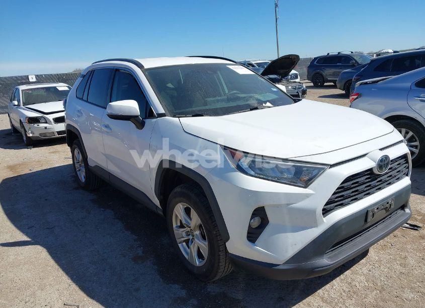 2021 Toyota Rav4 XLE (VIN 2T3W1RFV5MW134986) main photo