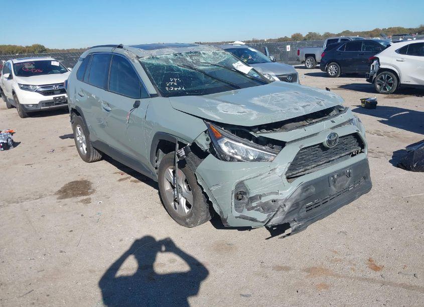 2021 Toyota Rav4 XLE (VIN 2T3W1RFV5MW162741) main photo