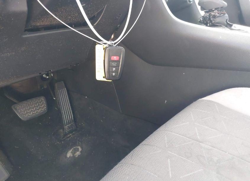 Photo 11 of 2021 Toyota Rav4 XLE (VIN 2T3W1RFV5MW162741)