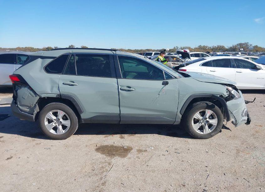Photo 14 of 2021 Toyota Rav4 XLE (VIN 2T3W1RFV5MW162741)