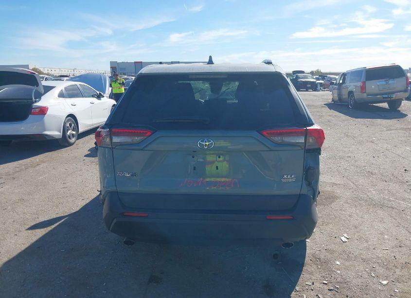 Photo 17 of 2021 Toyota Rav4 XLE (VIN 2T3W1RFV5MW162741)