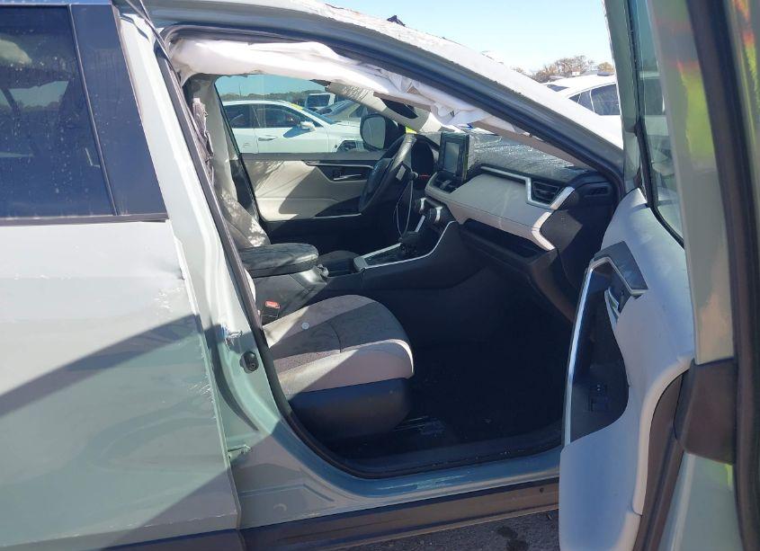 Photo 5 of 2021 Toyota Rav4 XLE (VIN 2T3W1RFV5MW162741)