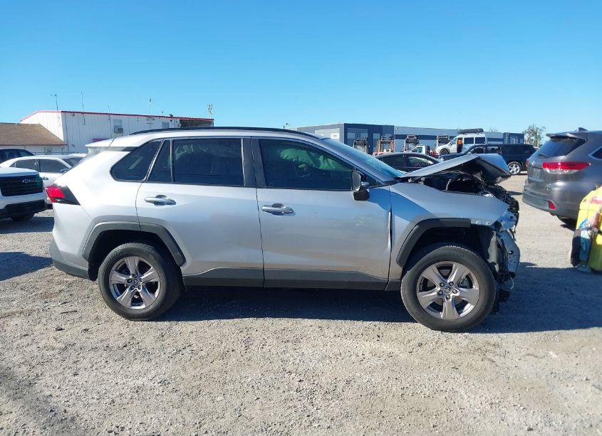 Photo 14 of 2022 Toyota Rav4 XLE (VIN 2T3W1RFV5NC198254)