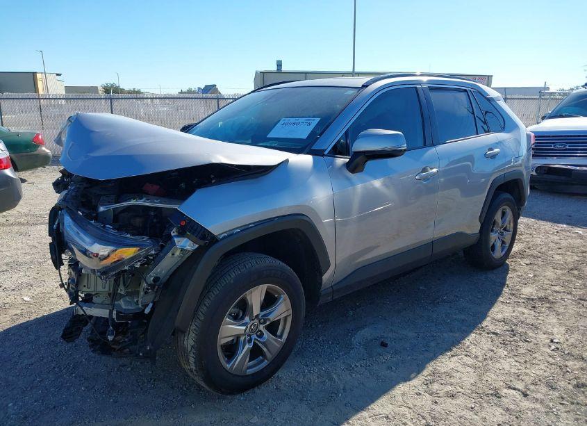 Photo 2 of 2022 Toyota Rav4 XLE (VIN 2T3W1RFV5NC198254)