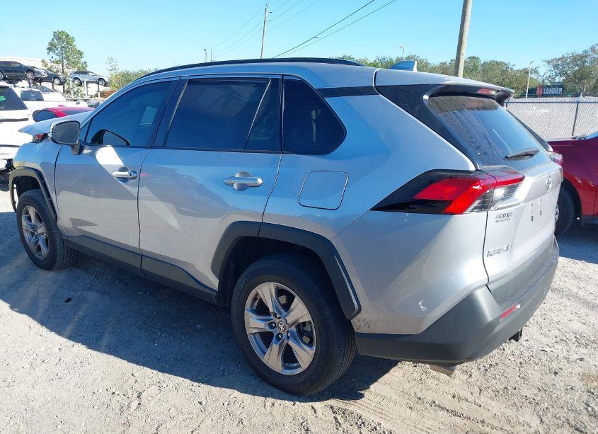 Photo 3 of 2022 Toyota Rav4 XLE (VIN 2T3W1RFV5NC198254)