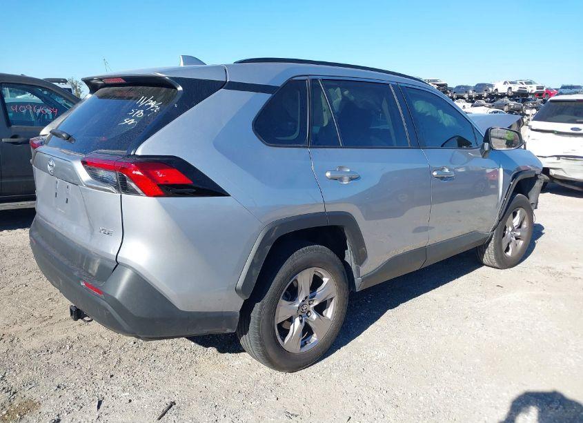 Photo 4 of 2022 Toyota Rav4 XLE (VIN 2T3W1RFV5NC198254)