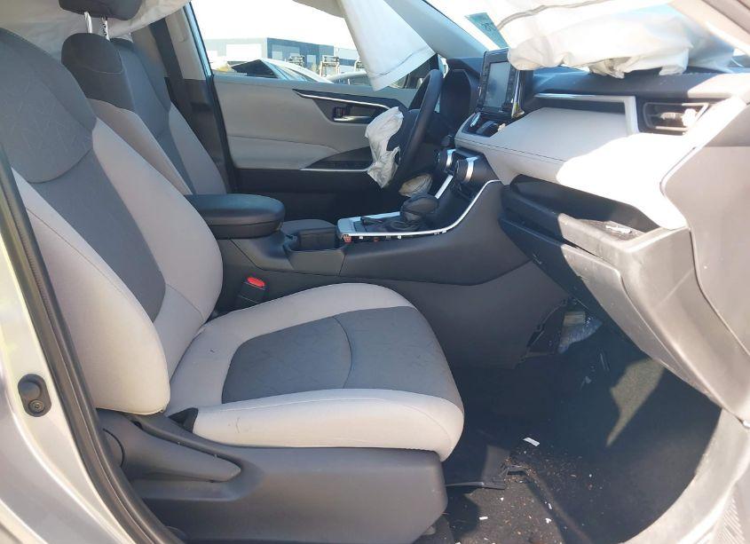 Photo 5 of 2022 Toyota Rav4 XLE (VIN 2T3W1RFV5NC198254)