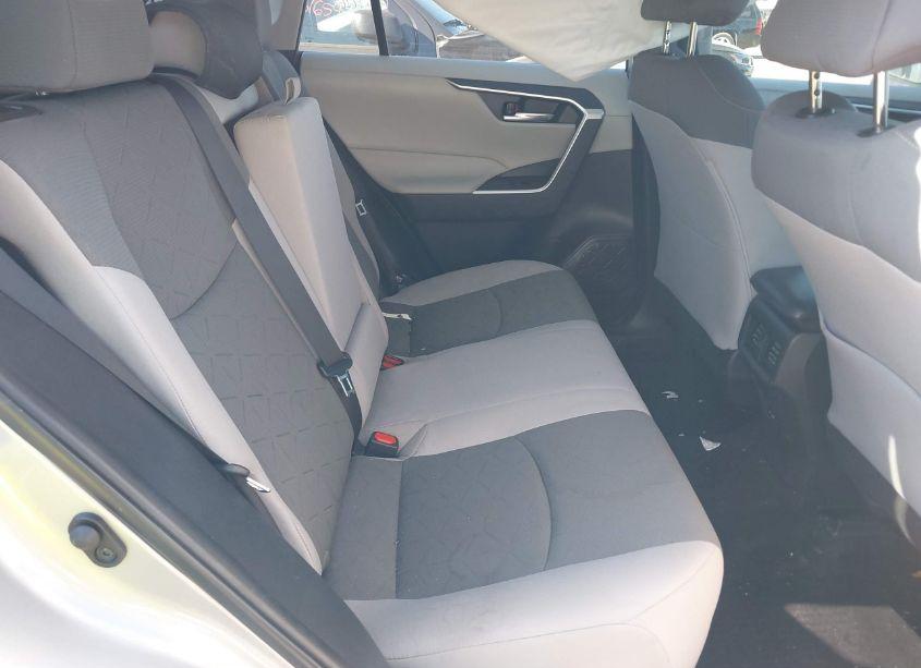 Photo 8 of 2022 Toyota Rav4 XLE (VIN 2T3W1RFV5NC198254)