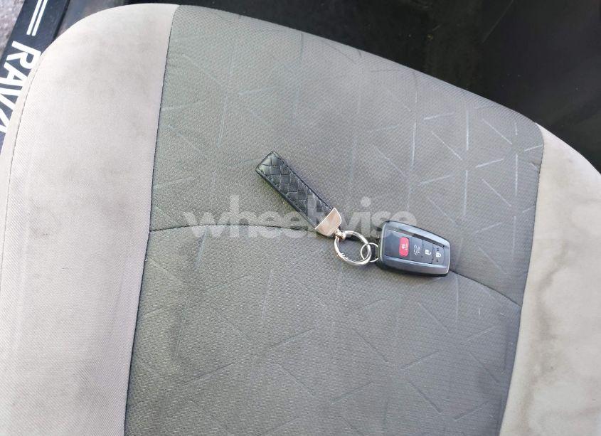 Photo 11 of 2022 Toyota Rav4 XLE (VIN 2T3W1RFV5NW202544)