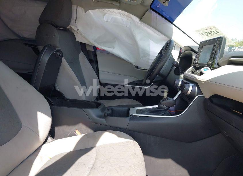 Photo 5 of 2022 Toyota Rav4 XLE (VIN 2T3W1RFV5NW202544)