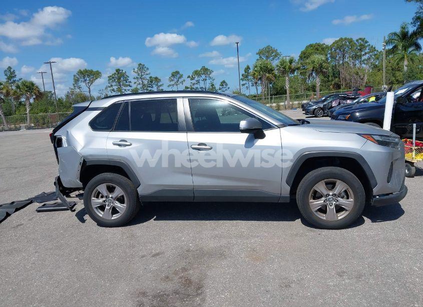 Photo 13 of 2022 Toyota Rav4 XLE (VIN 2T3W1RFV5NW214323)