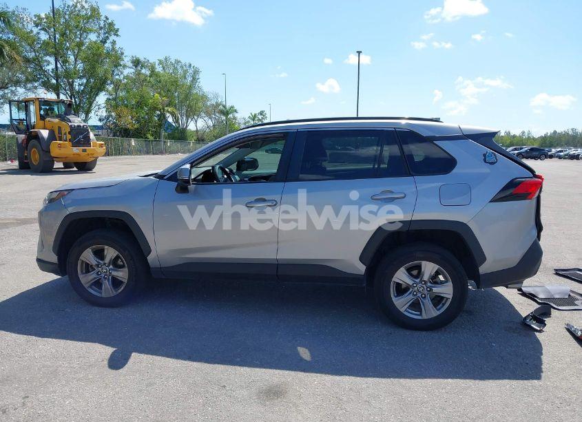 Photo 14 of 2022 Toyota Rav4 XLE (VIN 2T3W1RFV5NW214323)