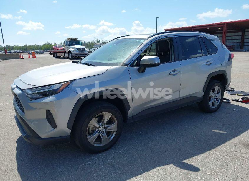 Photo 2 of 2022 Toyota Rav4 XLE (VIN 2T3W1RFV5NW214323)