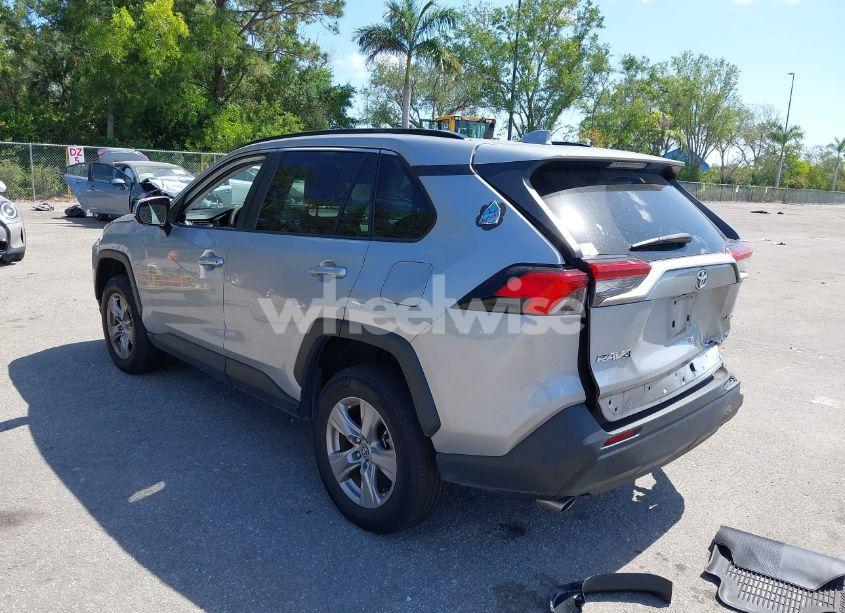 Photo 3 of 2022 Toyota Rav4 XLE (VIN 2T3W1RFV5NW214323)