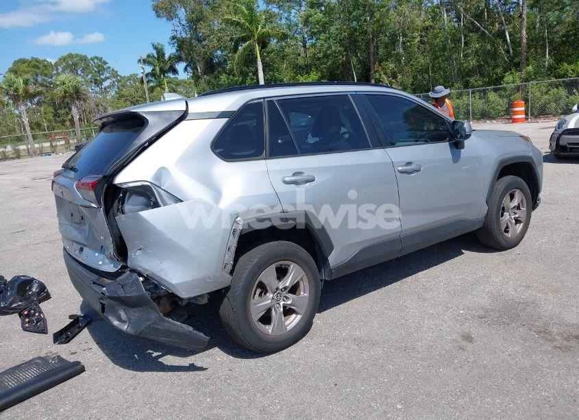Photo 4 of 2022 Toyota Rav4 XLE (VIN 2T3W1RFV5NW214323)