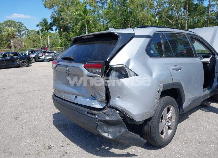 Photo 6 of 2022 Toyota Rav4 XLE (VIN 2T3W1RFV5NW214323)
