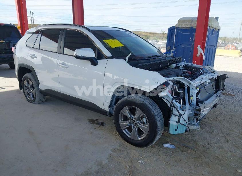2024 Toyota Rav4 XLE (VIN 2T3W1RFV5RC286212) main photo