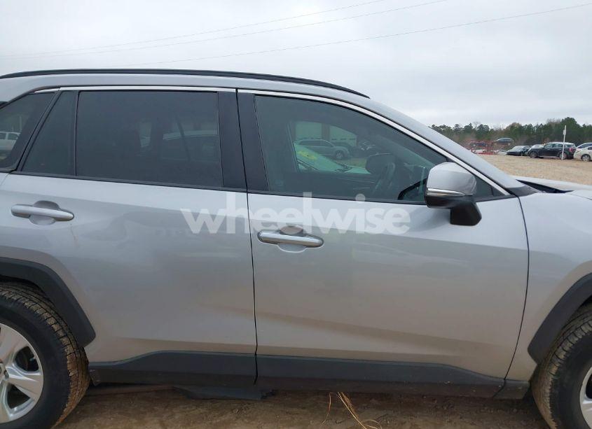 Photo 13 of 2019 Toyota Rav4 XLE (VIN 2T3W1RFV6KW002946)