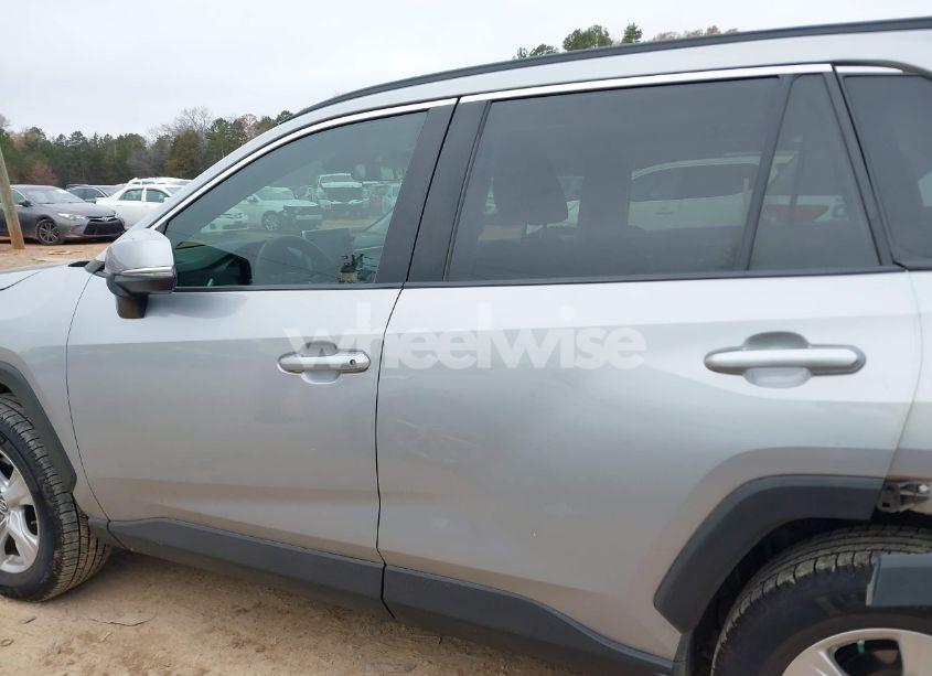 Photo 14 of 2019 Toyota Rav4 XLE (VIN 2T3W1RFV6KW002946)