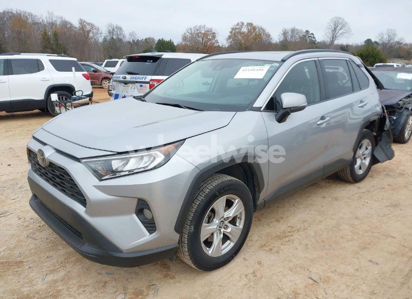 Photo 2 of 2019 Toyota Rav4 XLE (VIN 2T3W1RFV6KW002946)