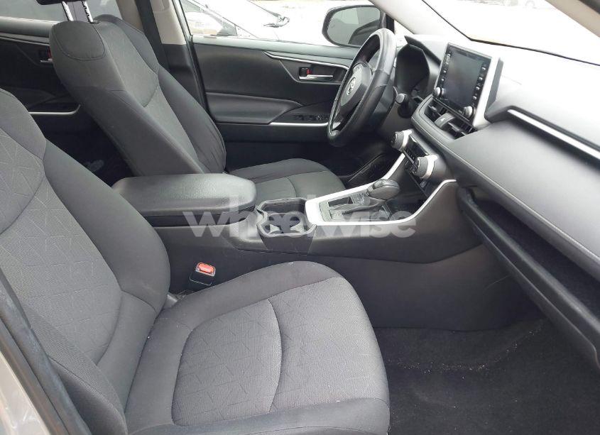 Photo 5 of 2019 Toyota Rav4 XLE (VIN 2T3W1RFV6KW002946)