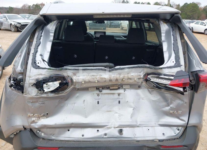 Photo 6 of 2019 Toyota Rav4 XLE (VIN 2T3W1RFV6KW002946)