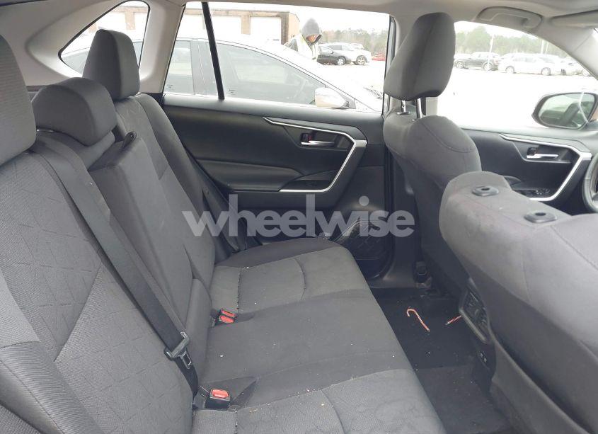 Photo 8 of 2019 Toyota Rav4 XLE (VIN 2T3W1RFV6KW002946)