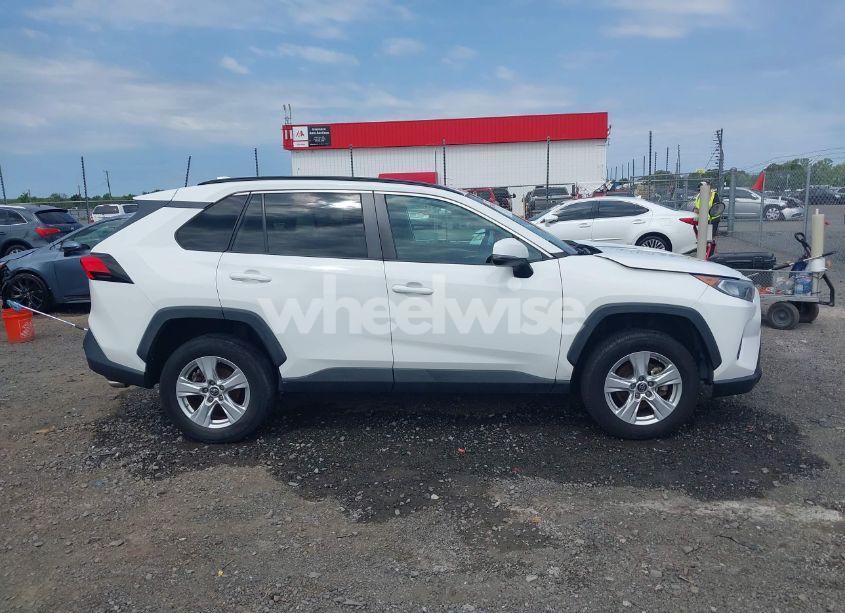 Photo 13 of 2019 Toyota Rav4 XLE (VIN 2T3W1RFV6KW026003)