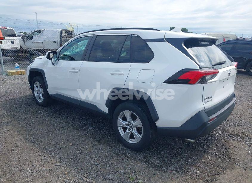 Photo 3 of 2019 Toyota Rav4 XLE (VIN 2T3W1RFV6KW026003)