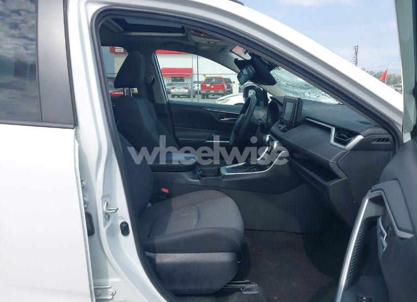 Photo 5 of 2019 Toyota Rav4 XLE (VIN 2T3W1RFV6KW026003)