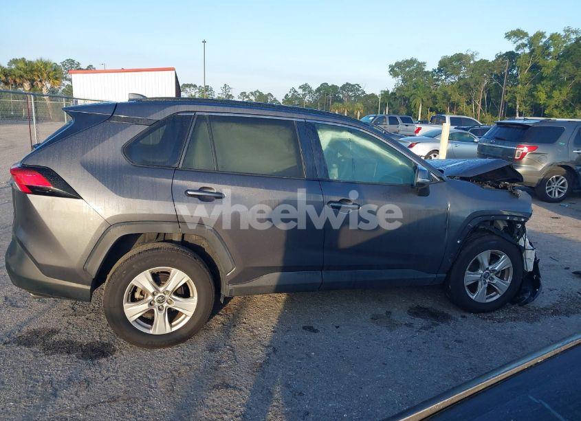 Photo 14 of 2019 Toyota Rav4 XLE (VIN 2T3W1RFV6KW029242)