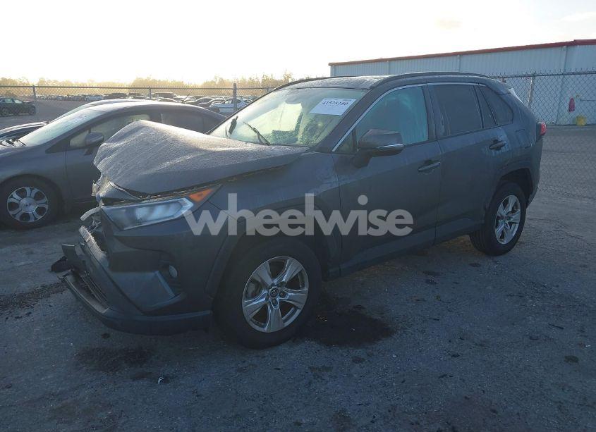 Photo 2 of 2019 Toyota Rav4 XLE (VIN 2T3W1RFV6KW029242)