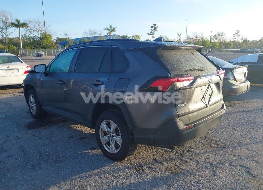 Photo 3 of 2019 Toyota Rav4 XLE (VIN 2T3W1RFV6KW029242)