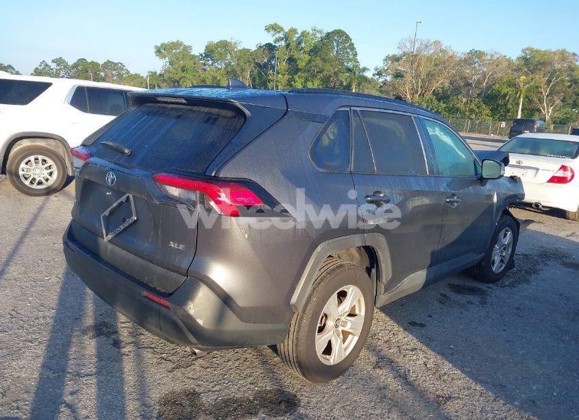 Photo 4 of 2019 Toyota Rav4 XLE (VIN 2T3W1RFV6KW029242)